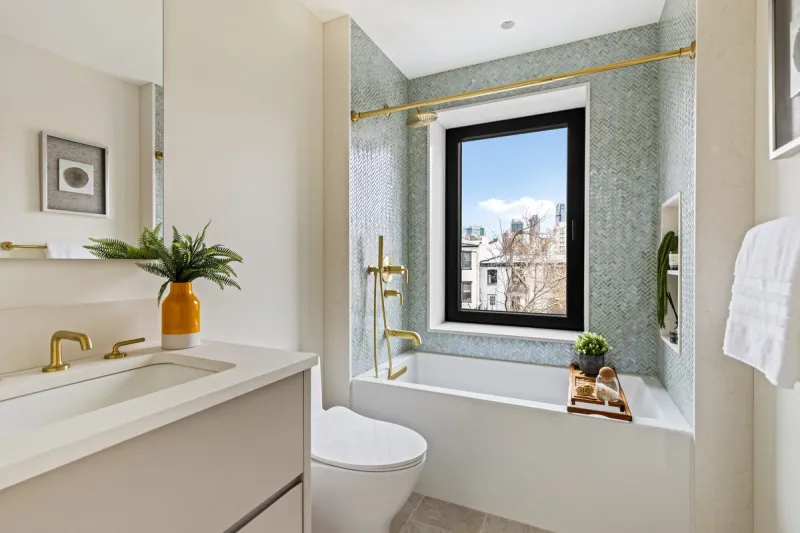 Bathroom renovation Carroll Gardens Brooklyn NYC with modern finishes by Gurri Remodel contractor