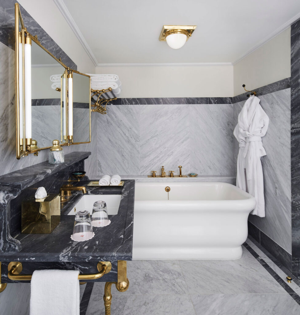 Bathroom renovation Chelsea NYC with modern design and high-end finishes by Gurri Remodel