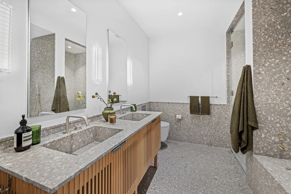 Bathroom renovation DUMBO Brooklyn NYC with luxury finishes by Gurri Remodel contractor