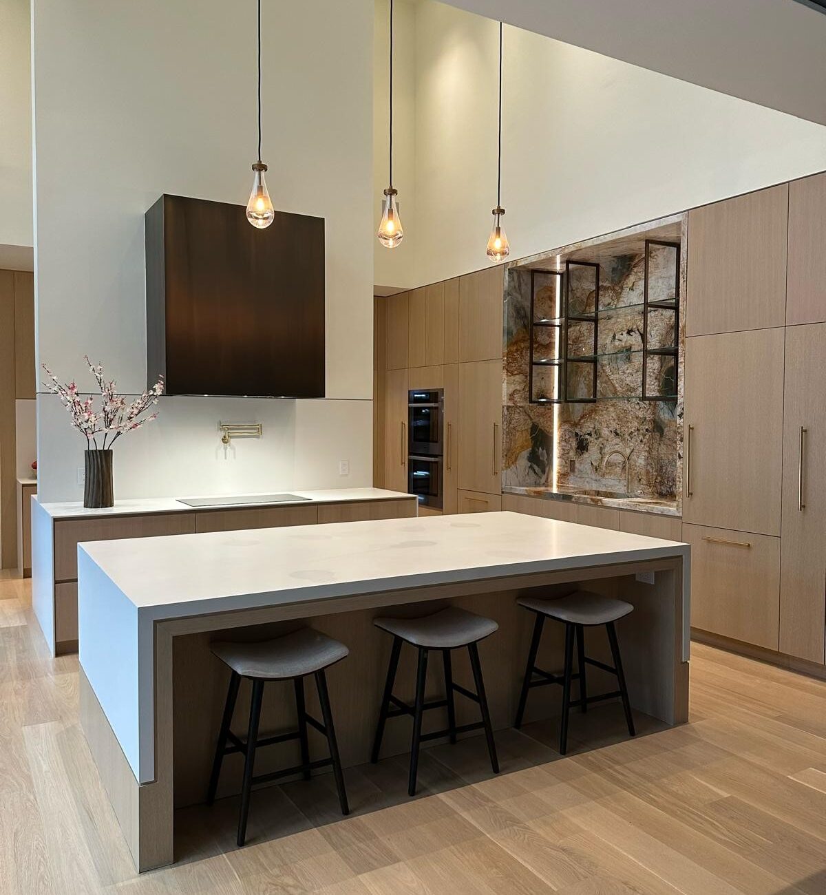 Kitchen remodeling NYC with custom cabinetry and high-end finishes by Gurri Remodel